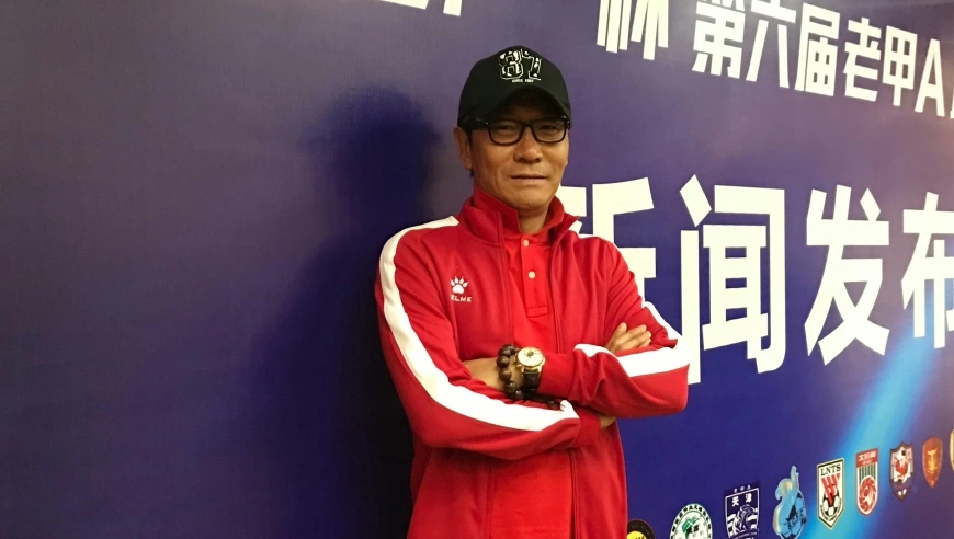 高峰和李章洙重聚邀对方喝酒，辟谣一晚喝68听：是四个人喝的