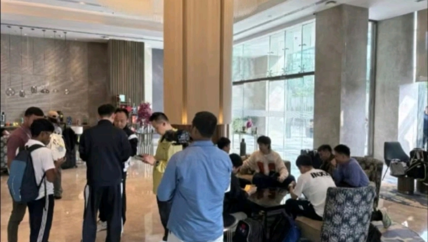 警惕！国乒抵达印度，带200箱物资，前方记者吐槽环境差：遍地污水