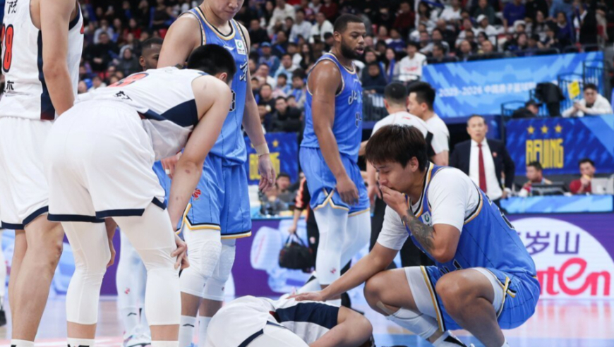 媒体人：广东外援蓄意发力想搞周琦 结果错伤徐杰