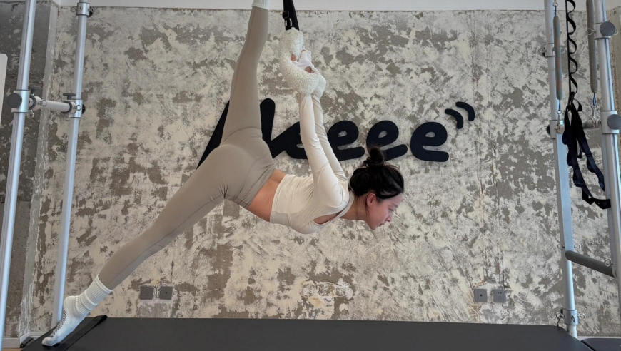 马龙妻子夏露练普拉提，高难度一字马体态满分，果然六边形战士老婆也没短板