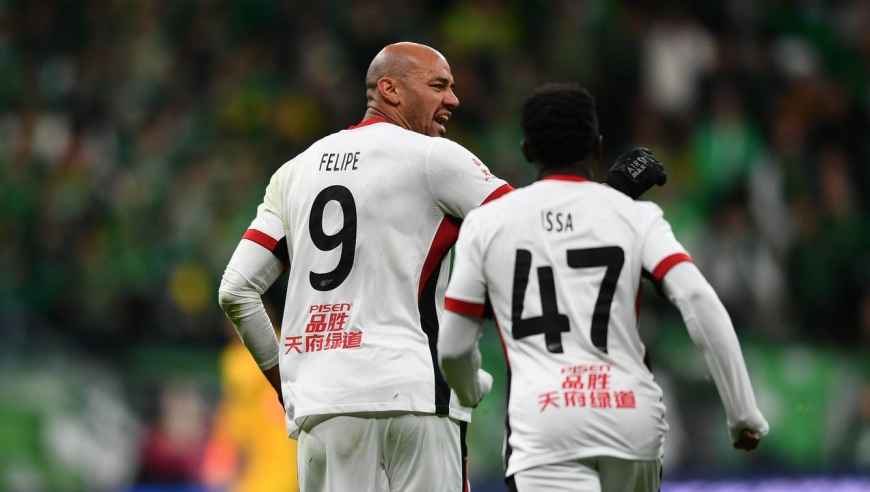 太帅了！超慢镜看成都费利佩炸裂世界波扳平，神户防线全员目送