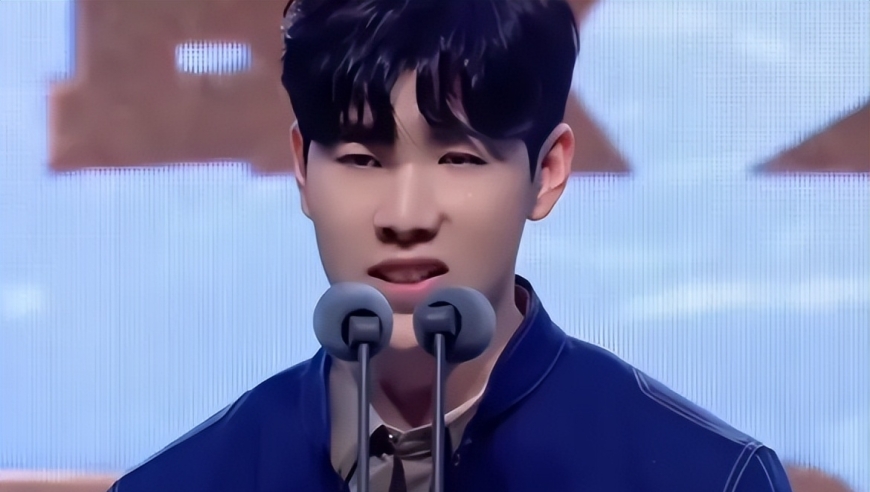 Theshy宣布彻底不打了，Bin大哥成LPL唯一上单牌面，没对手了