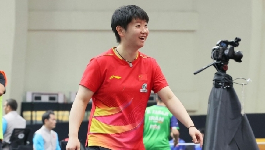 张本美和紧咬嘴唇摇头！拱手送赛点失去斗志，孙颖莎淡定不庆祝