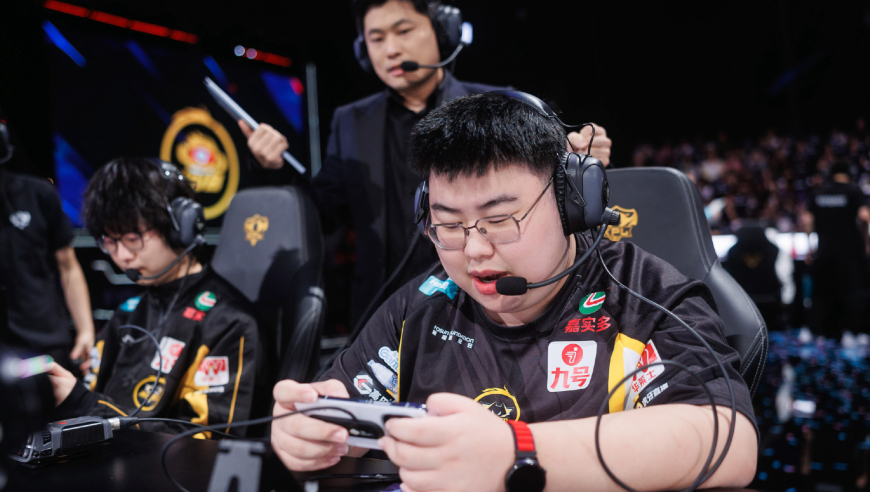 狼队公布增补期选手报价，看到小胖，归期的价格后，网友：你们配吗？