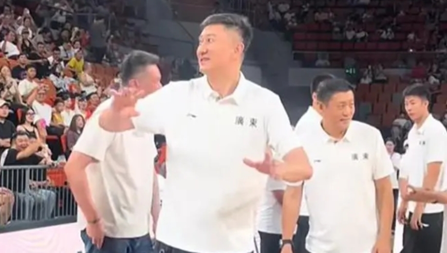 广东男篮12分完败，徐杰24分火力全开，张昊19分进步明显，王少杰14分挑内线大梁