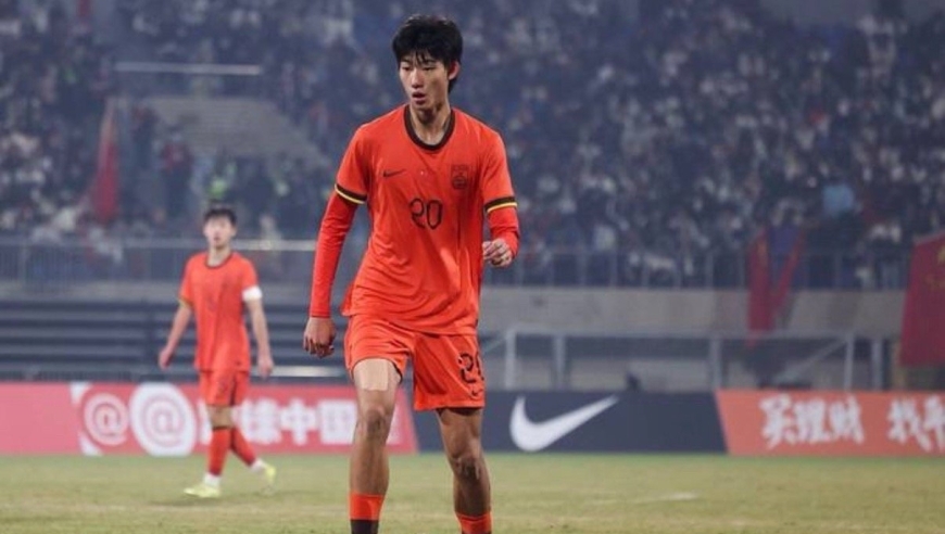 8场进14球！中国足球16岁1米92新星闪耀：国产克劳奇过人破门美如画