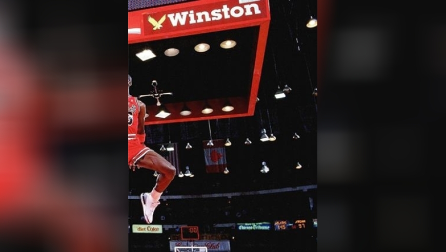 体坛记忆｜乔丹究竟有多能飞？天空才是他的极限，历史级别的滞空能力