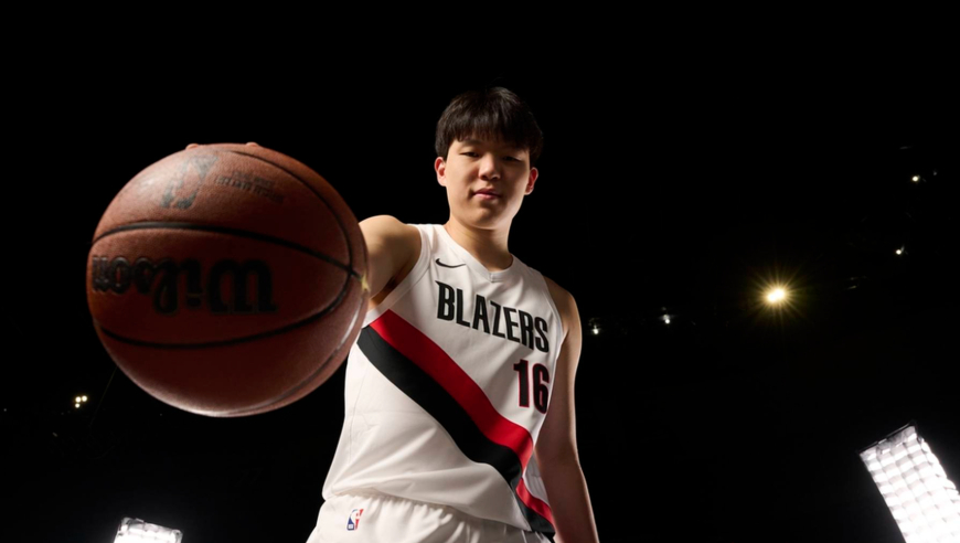 Top时刻｜7日十佳球：杨瀚森超秀胯下传球 杰伦布朗霸王劈扣