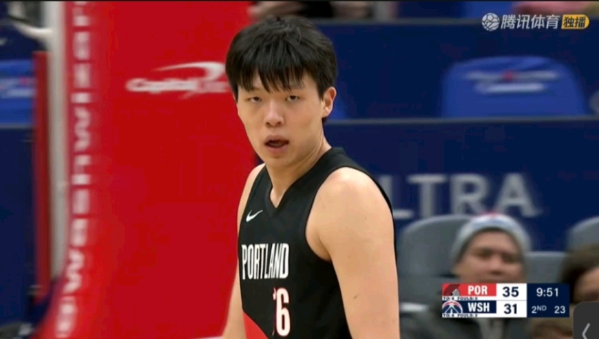 进步显著！杨瀚森单打勾手打进 助开拓者打出气势逼停奇才