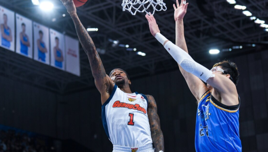 媒体人：广东外援最该向徐杰道歉 说周琦假摔太无知