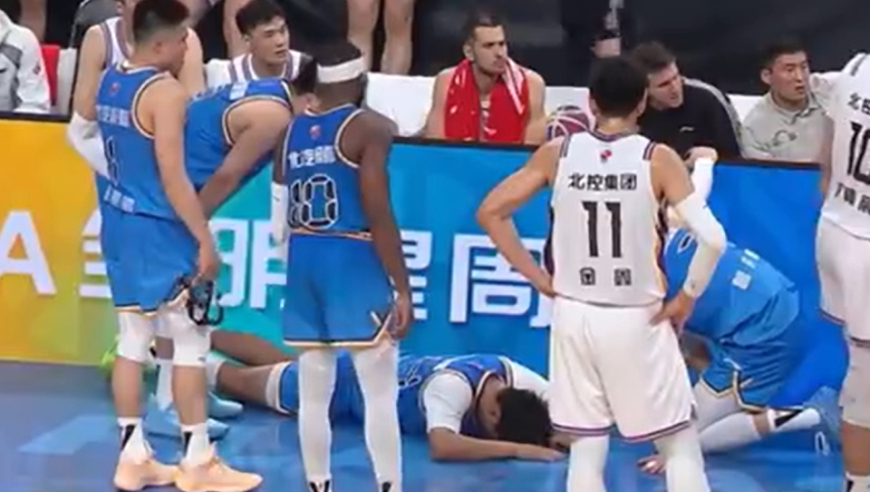 看了录像回放，裁判为何还吹赵睿犯规？CBA名记进行了解释