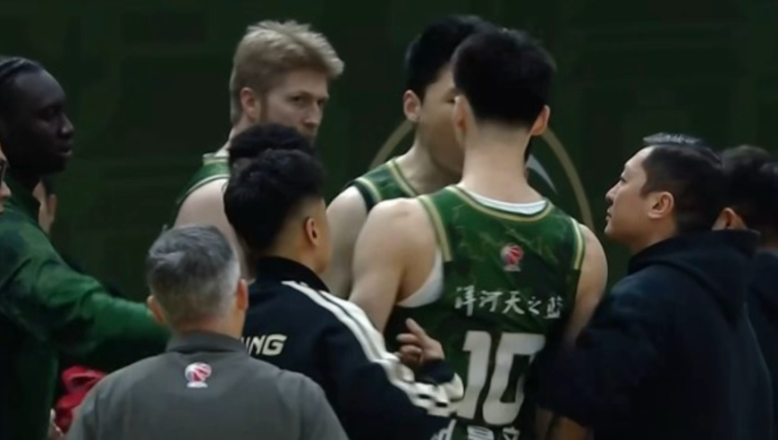 南京同曦爆发内讧！郭昊文赵柏清爆发口角欲动手 王世龙暴怒