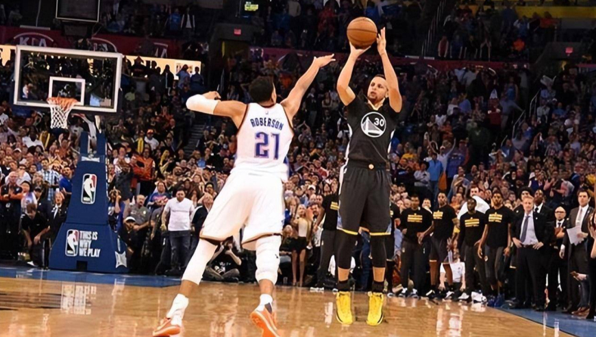 库里绝杀名场面：全场命中12记三分+横跨半场的压哨打板绝杀