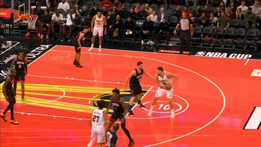 神仙打架！掘金半场归来两分钟轰下11分 约基奇隔扣申京暴打火箭