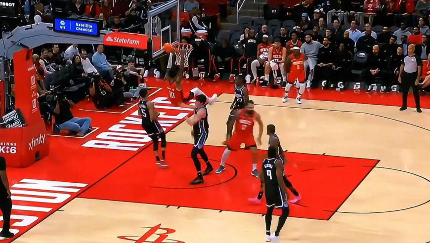 火箭双死神！杜兰特被国王掏球 随后小贾连杀篮下展现年轻死神气质