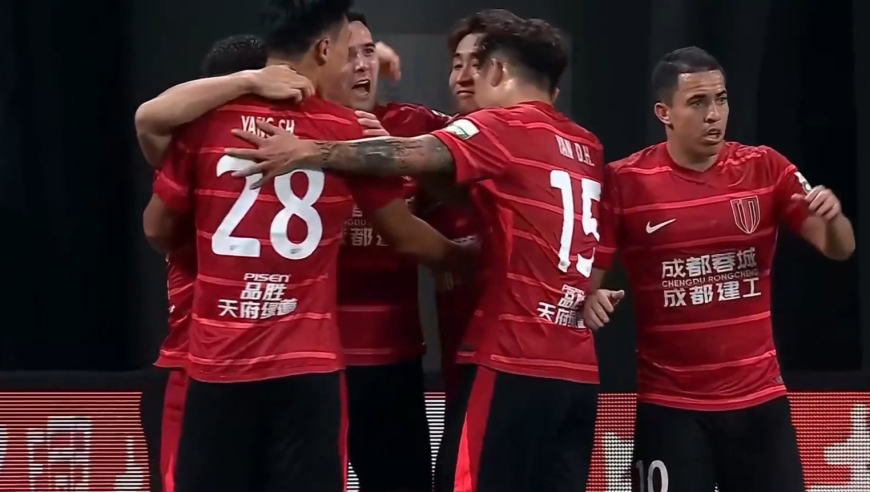 先拔头筹！古尔芬克尔长途奔袭劲射近角破门 成都蓉城1-0领先