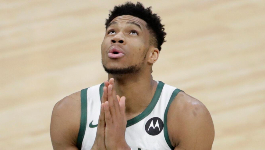 2日NBA官方十佳球：坎宁安逆天拉杆杀死比赛 字母哥也成背景板