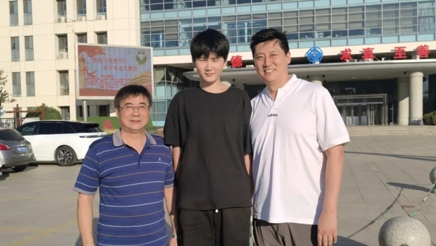 狂轰28+34！中国女篮又一15岁2米04中锋崛起：篮板王偶像是韩旭