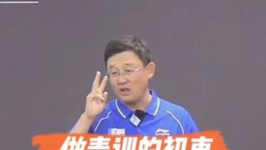 我做青训的初衷 不考虑后果 不在乎短期回报 我的初衷其实很简单 我的一切是中国足球给的 我想为他再做点什么 我认为中国足球可以变得更好 而我也可以做得好 这或许不会改变什么 但是我会继续做下去
