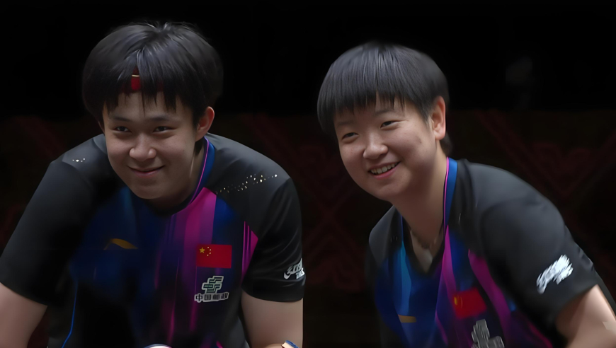 国乒巅峰对决打成小品！王楚钦纠错林诗栋爆金句，孙颖莎憋笑失败