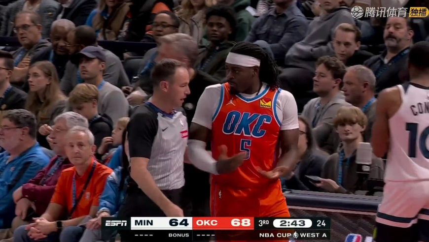 这什么动作？多尔特篮下抱摔兰德尔险些冲突 竟还向裁判要说辞