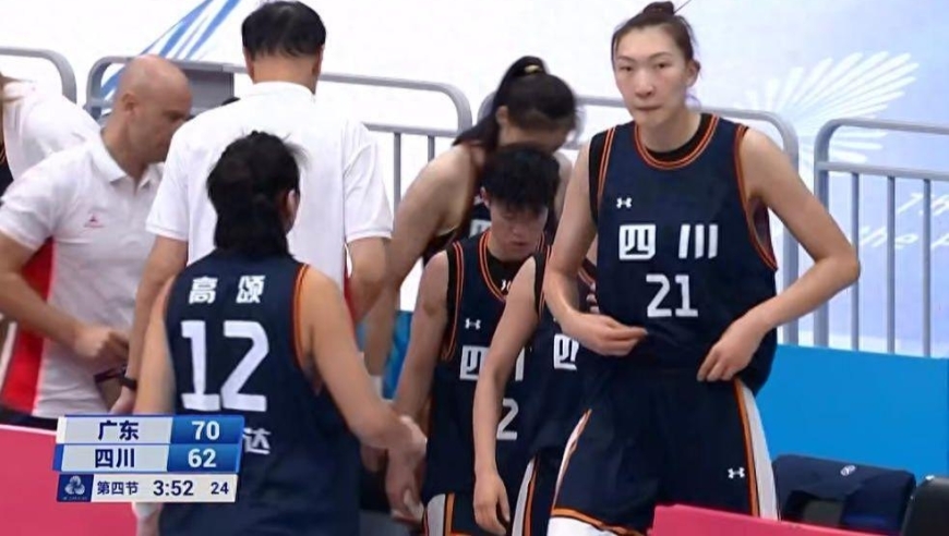 拿500万！全场6中1得2分，坑惨四川女篮，球迷：怪不得宫鲁鸣不要她