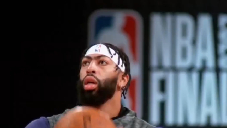 体坛记忆｜浓眉哥炸裂的情感史！女友曾和另一女子结婚生下双胞胎