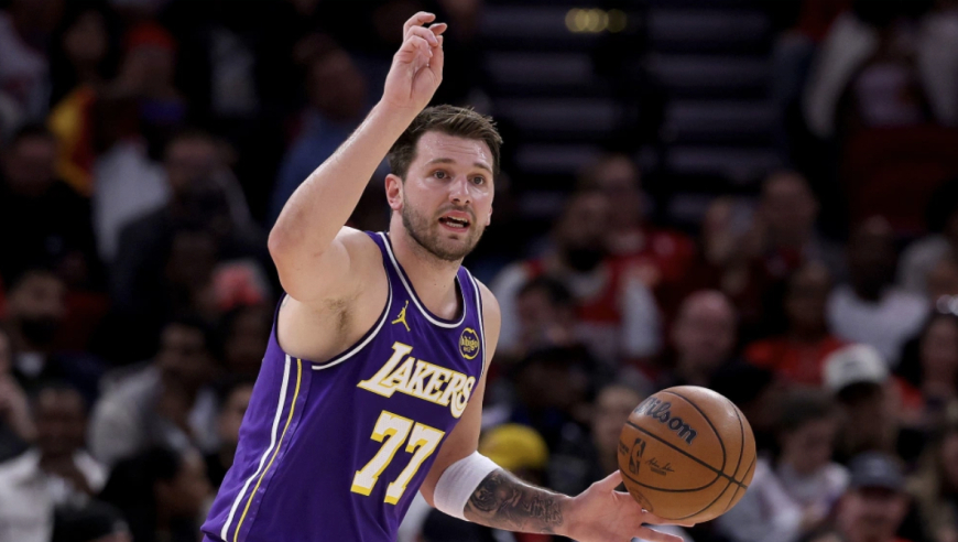 湖人再擒火箭7连胜获4大喜讯 老詹完胜KD+东契奇40+9+10破纪录丨篮不住嘴