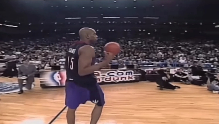 这才叫扣篮！卡特2000年扣篮大赛封神之战，现场球迷彻底疯了