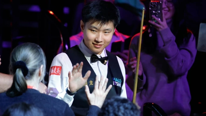 亨得利盛赞赵心童天赋异禀不可思议！威尔逊称冠中冠球桌有问题