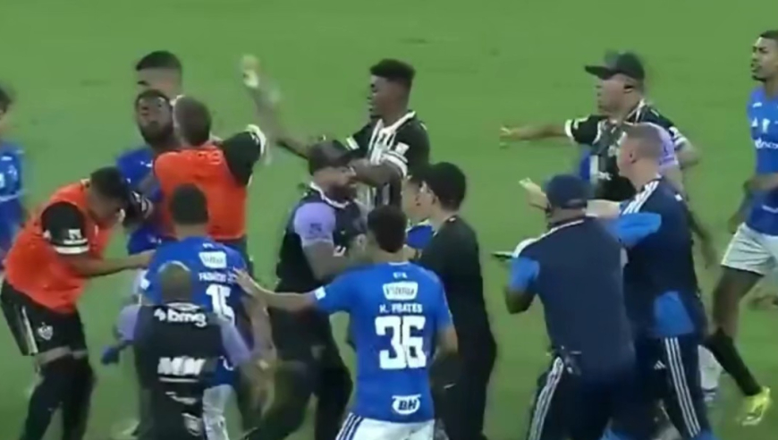 巴西联赛火爆群殴！前中超巨星遭飞踹，胡尔克怒了，挥拳反击