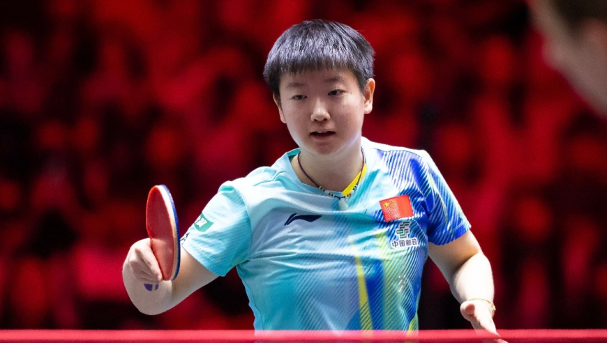 孙颖莎主动提醒对手挑战鹰眼！赛后默契相视一笑，用人品赢得尊重