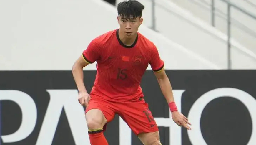 董路：王钰栋脱衣是因为心里憋气，拜合拉木给他捣乱，被战术牺牲