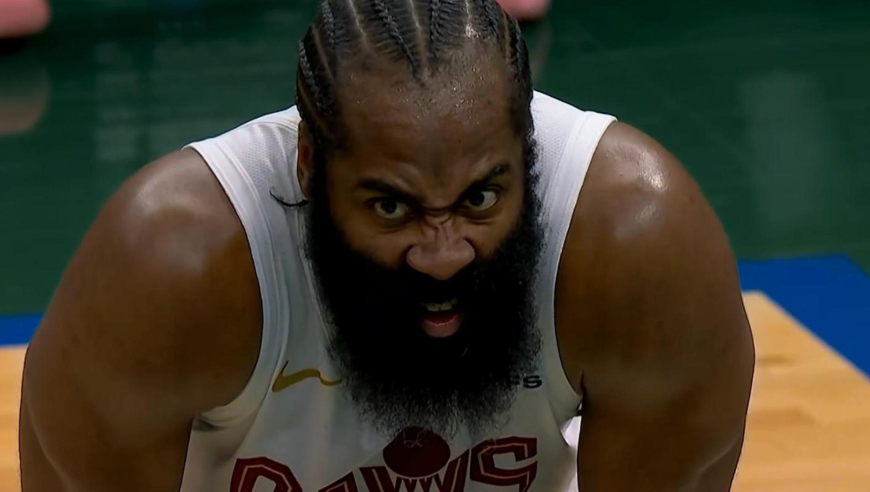 骑士雄鹿决胜时刻：雄鹿疯狂反扑追分 哈登关键助攻+两罚杀死比赛