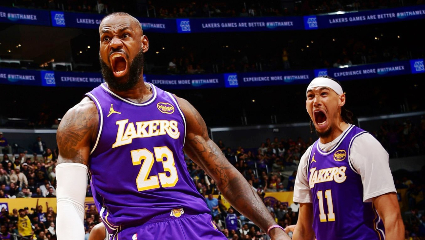 遗憾无缘杯赛四强！詹姆斯19分15板8助3帽：隔扣瞪眼怒吼太燃