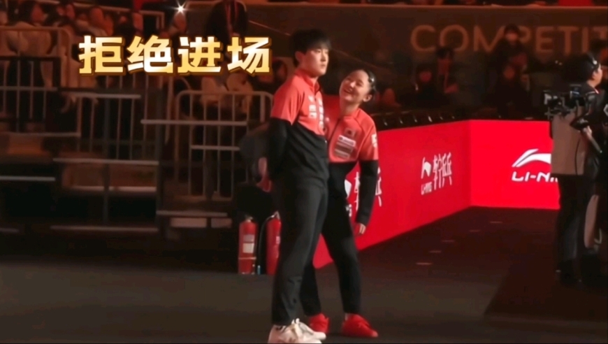 真刚啊！主持人喊错名字，张本智和拒绝进场，美和一旁笑着劝说