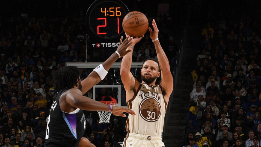 NBA常规赛：勇士大胜爵士结束3连败 库里31分巴特勒18+6+7