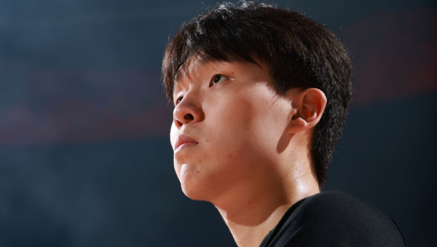 队记：开拓者对杨瀚森信任程度极低 不迅速提升可能很快重返中国