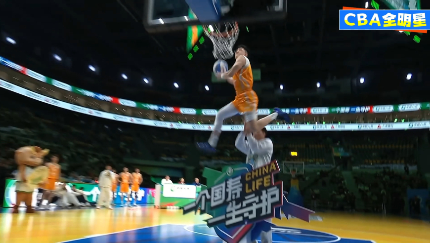 首个满分扣篮！外卡选手张鼎言飞跃工作人员 毫无悬念拿到50分