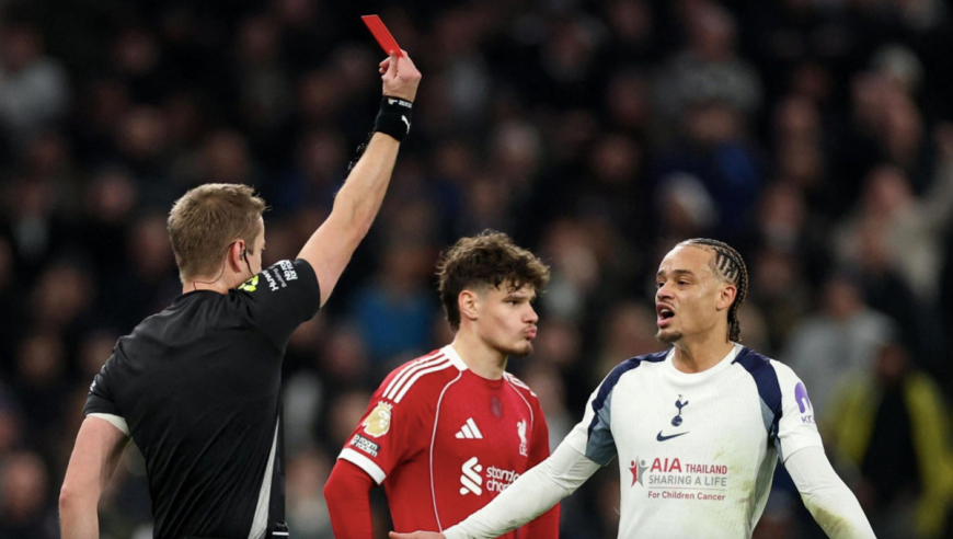 1-2！英超豪门对决：两员大将染红 8.8亿战舰10轮2胜扎根下半区