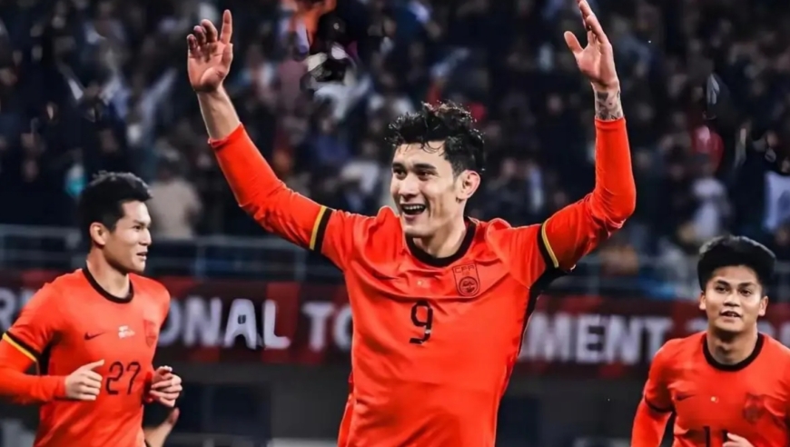 2大锋线风评反转！国足需要能跑的拜合拉木，王钰栋被吐槽&ldquo;太装了&rdquo;