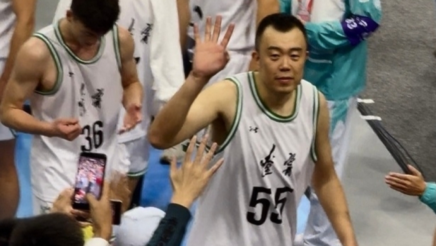 韩德君正式退役引热议！对位周琦17板拼尽全力 可惜未能收获奖牌