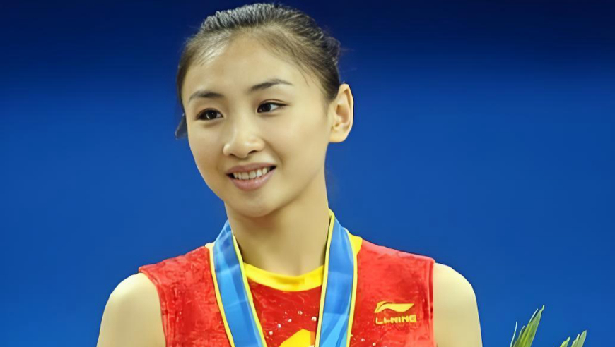 体坛记忆｜蹦床公主何雯娜，在奥运舞台上震惊全场，刷新奥运历史