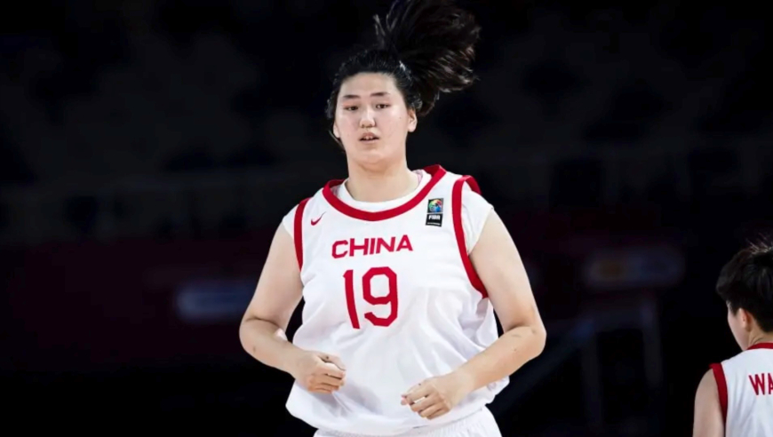 攻守一体！张子宇篮下防守遮天蔽日 抢断+原地站帽对手