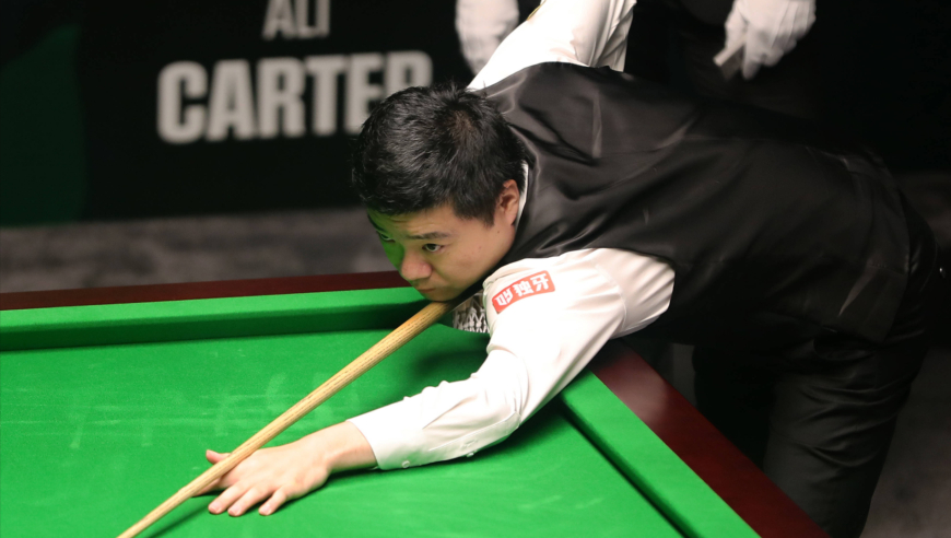 诡异台面难挡王者！丁俊晖强忍委屈，连追三局绝杀希金斯｜体坛记忆