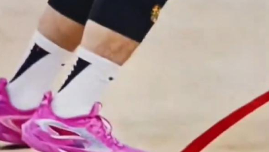 陈家政和约克踩线了？权威专家：裁判是业余的，球迷：两人都没踩线