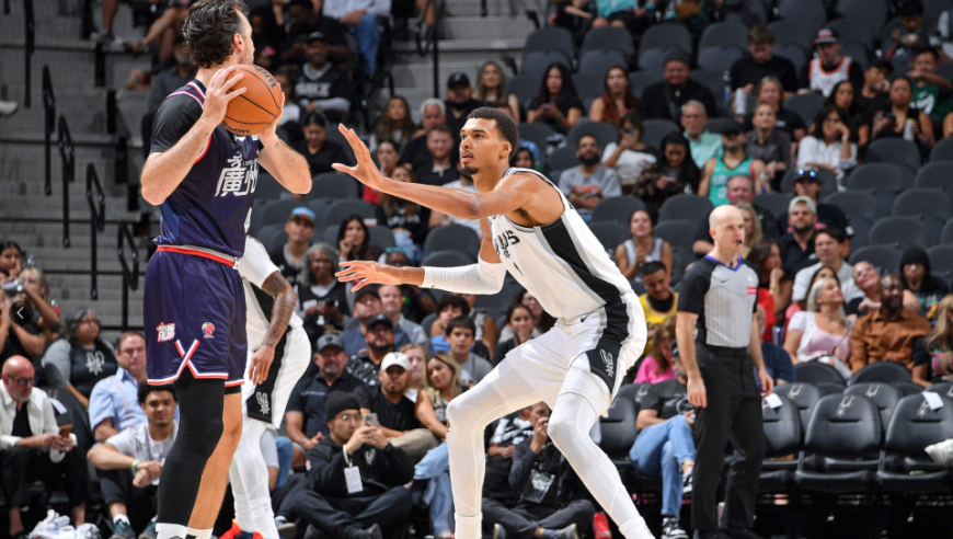 NBA季前赛：马刺31分狂胜广州龙狮 文班亚马半场9+10+7+3盖帽