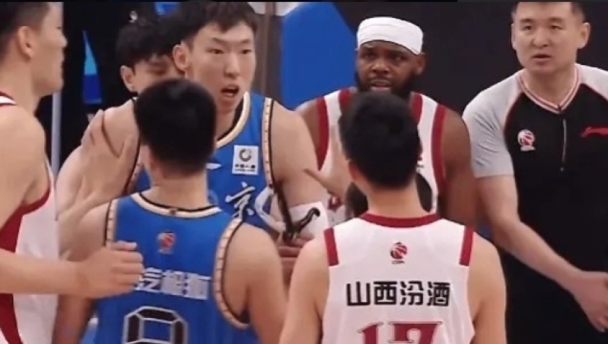 北京主场不敌山西近4战3败引热议！周琦伤退成转折点 翟晓川燃尽一战