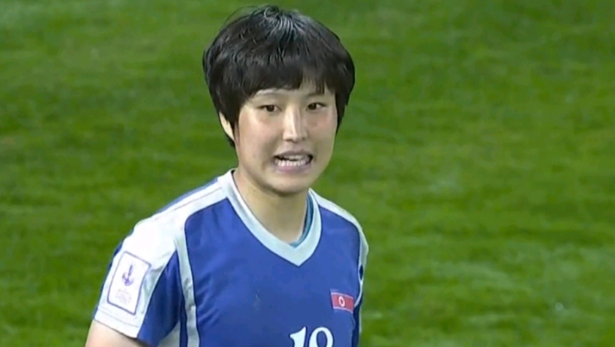 朝鲜女足主帅惨遭&ldquo;打脸&rdquo;一夜！赛前放狠话要赢中国女足，结果输球+吃黄牌