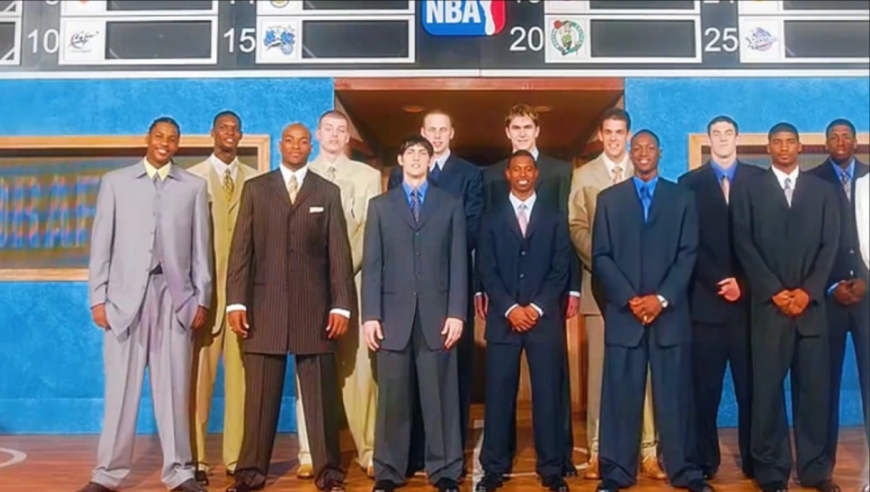 03年NBA选秀勒布朗詹姆斯以状元之姿闪耀全美